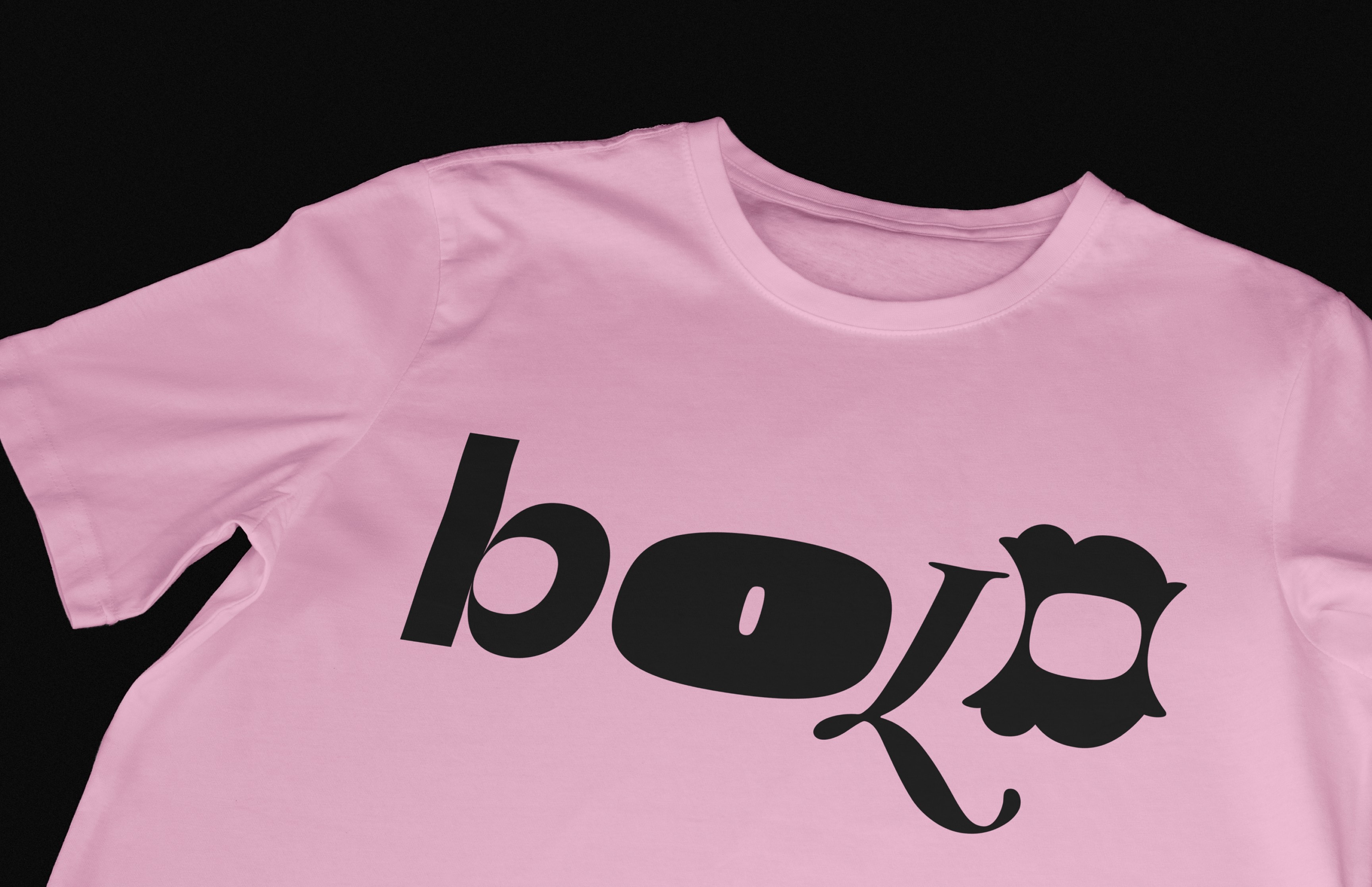 T-Shirt mit typografischem Print von Gary Schlingheider – Gestaltung eines Künstler-Shirts mit experimenteller Typografie im Rahmen des Kunstkatalogs von Gary Schlingheider, Design: Neue Identität Bielefeld.