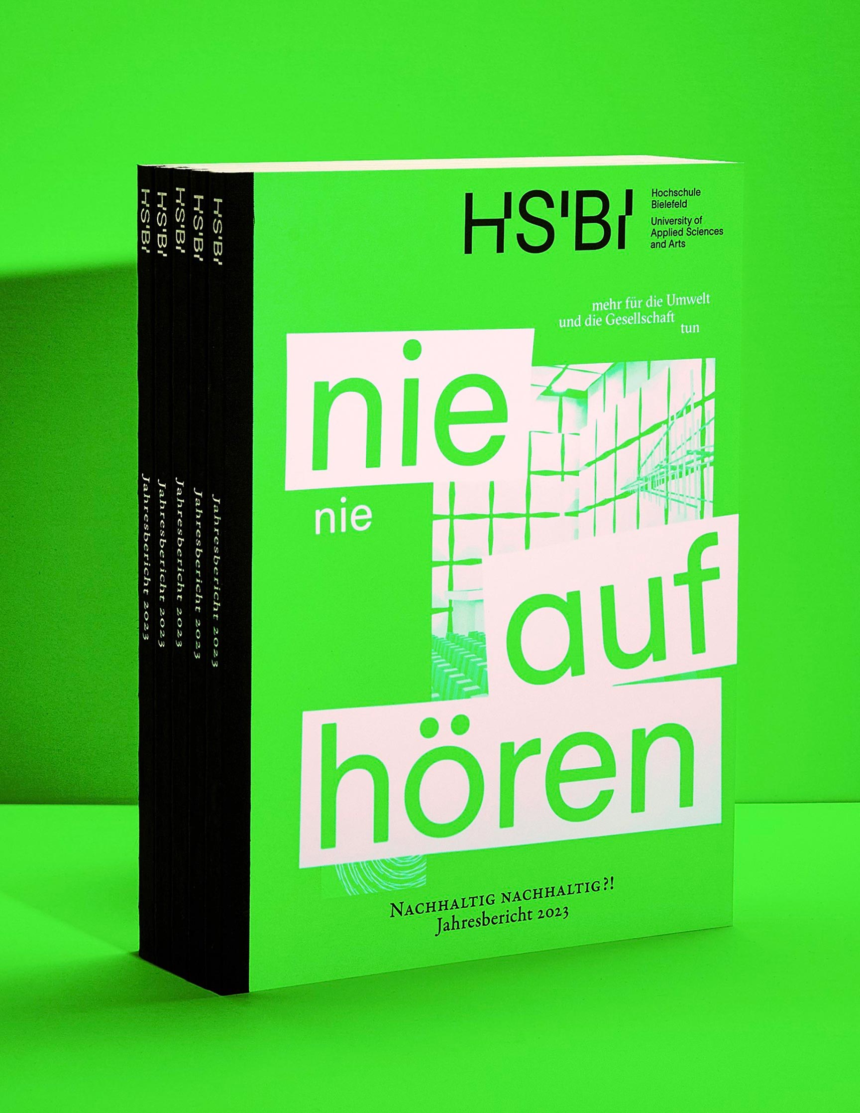 Editorial Design für den Jahresbericht 2023 der Hochschule Bielefeld (HSBI) – Gestaltung von Neue Identität, Designagentur für Kommunikation und Nachhaltigkeitspublikationen