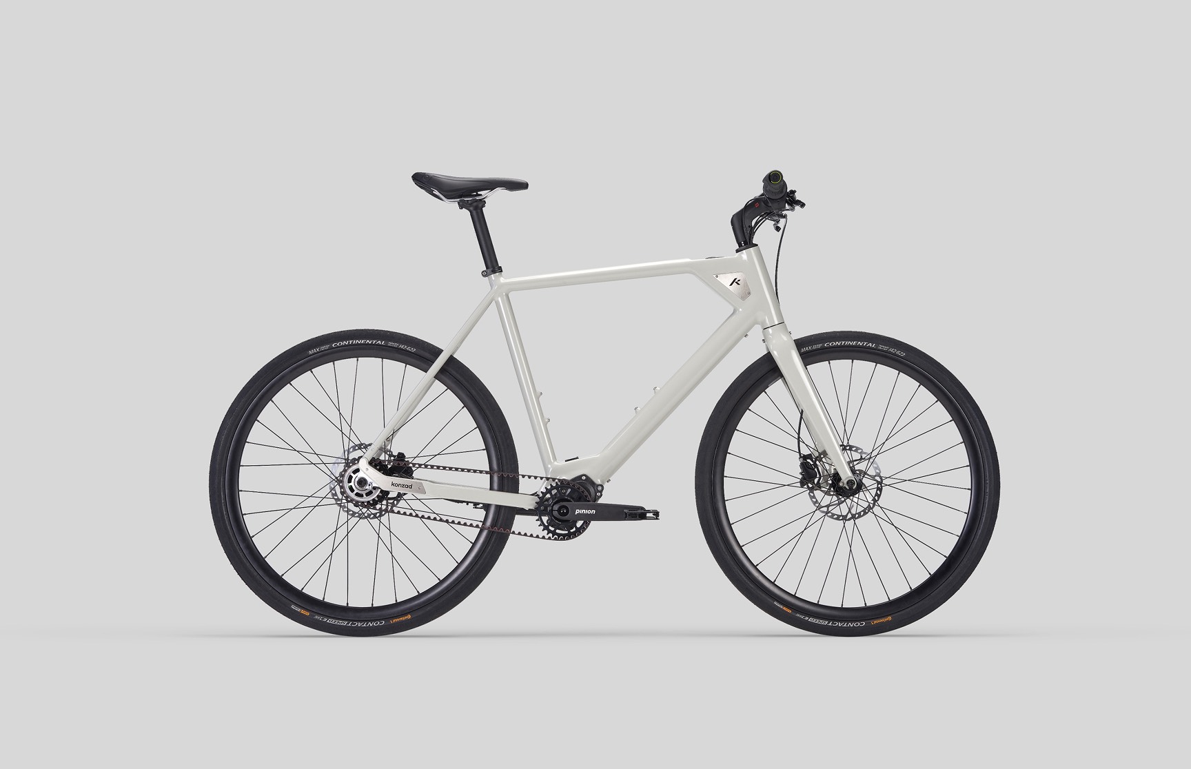 Seitenansicht eines Urban Active E-Bikes von Konrad Bikes – inszeniert von Neue Identität
