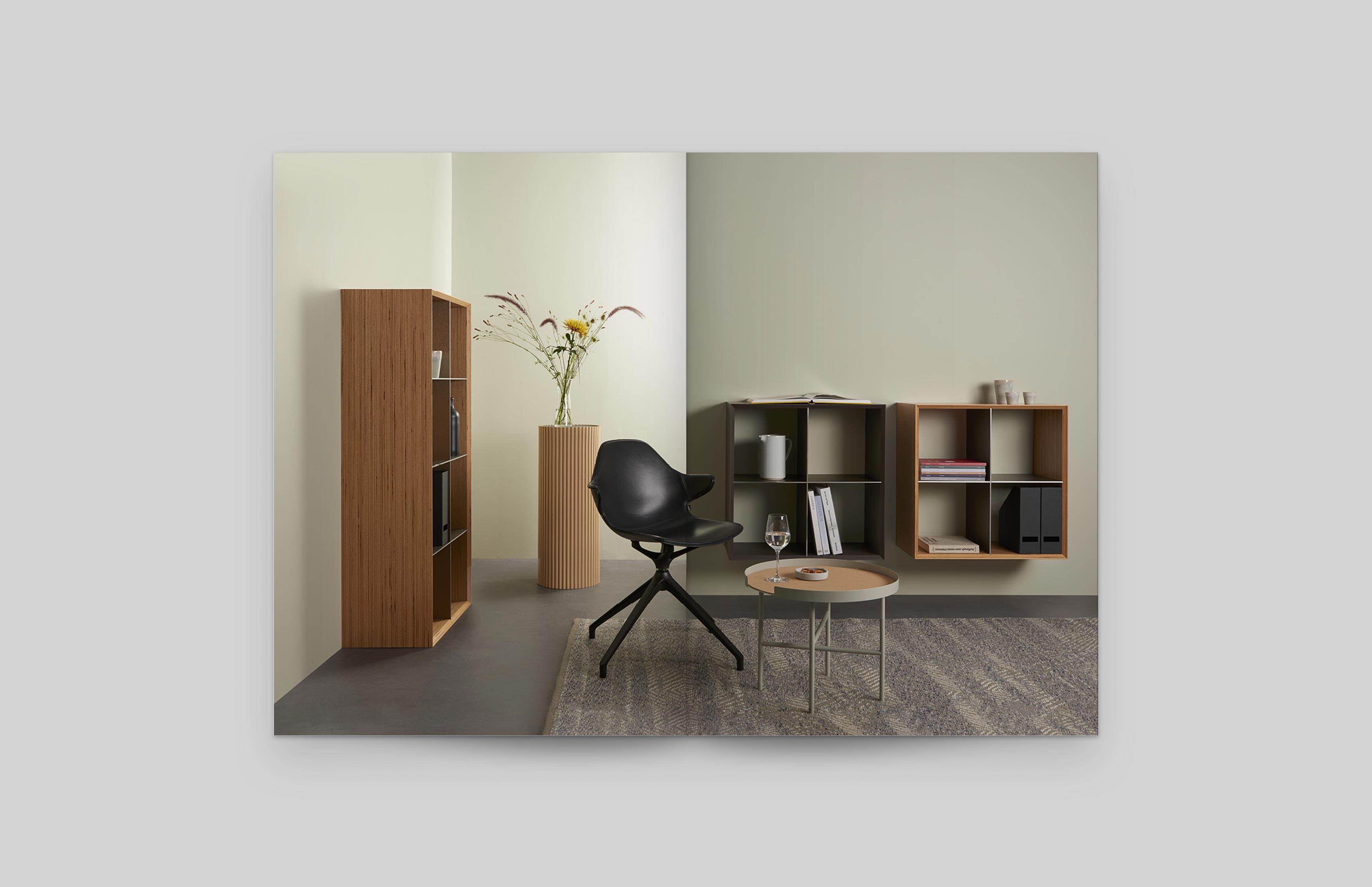 Brand Identity, Corporate Design für die Möbelbranche. Doppelseite aus dem Möbelkatalog für Modal Concept von Neue Identiät.