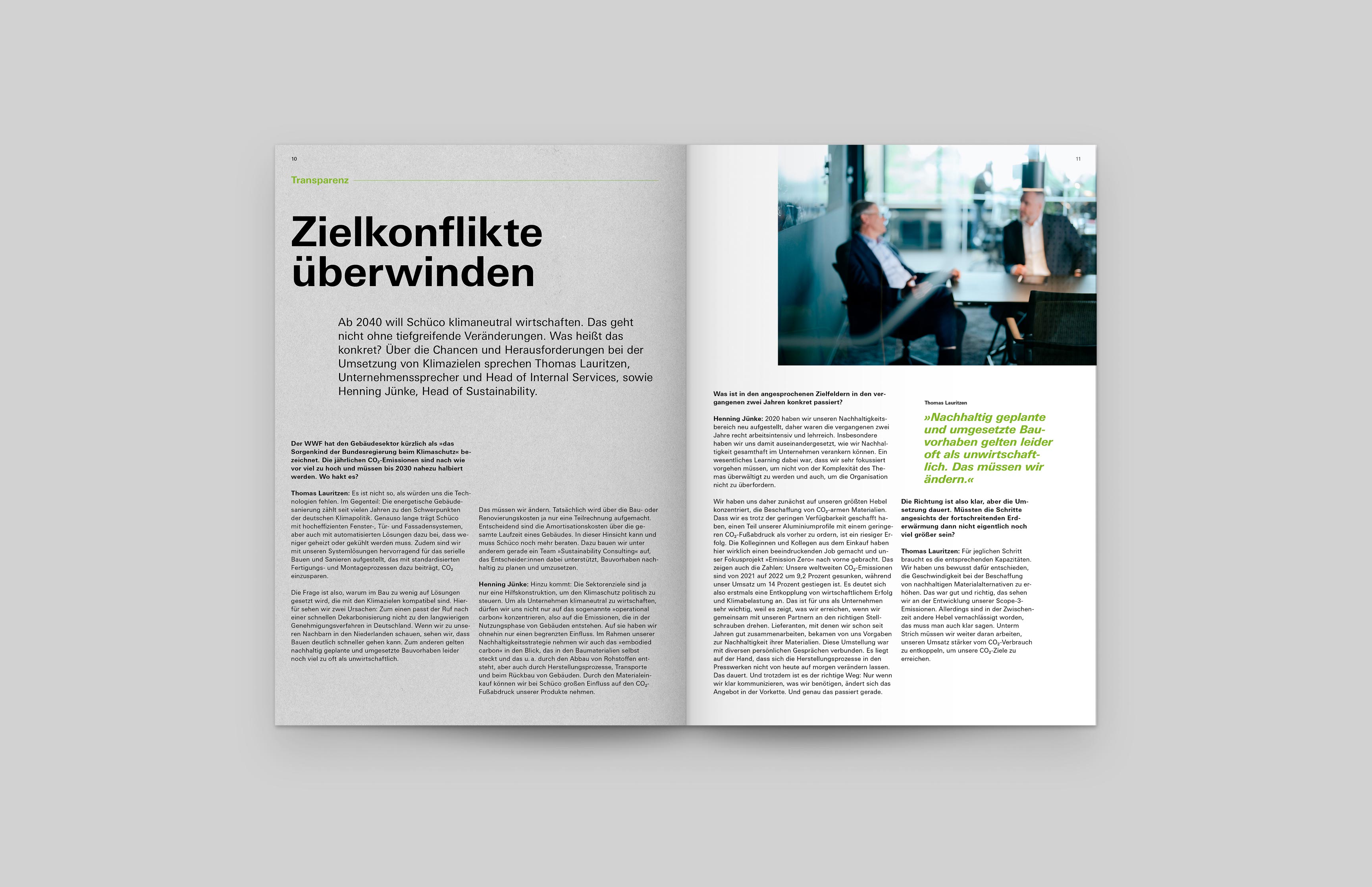 Doppelseite aus dem Nachhaltigkeitsbericht von Schüco, gestaltet von der Designagentur Neue Identität. 