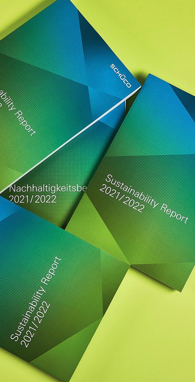 Titel des Nachhaltigkeitsbericht 2021/2022 für Schüco von der Designagentur Neue Identität, Bielefeld