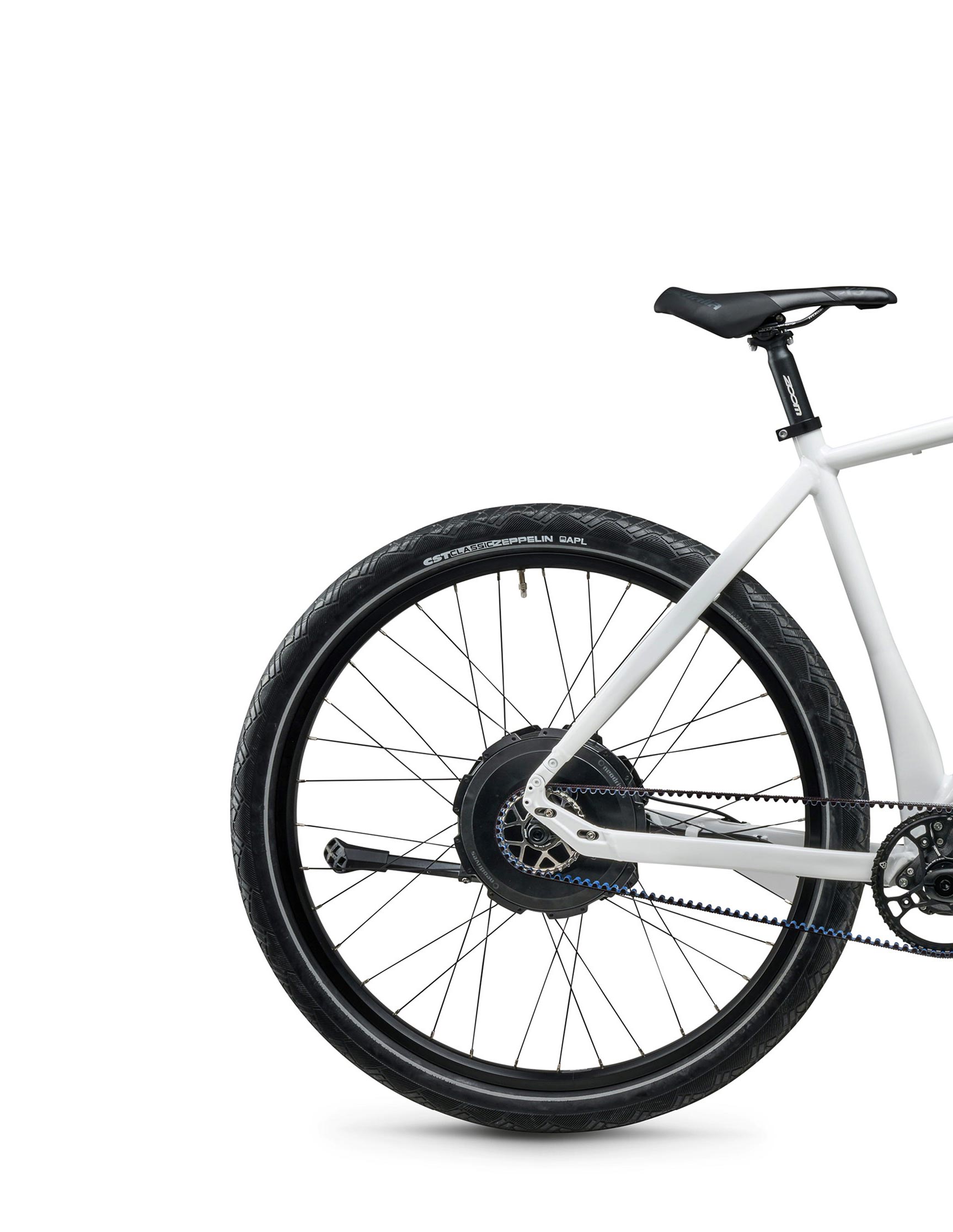 Detailaufnahme des Hinterrads eines E-Bikes von Wittich Bikes mit Riemenantrieb – cleanes Produktfoto im Rahmen des Markenauftritts von Neue Identität Bielefeld.