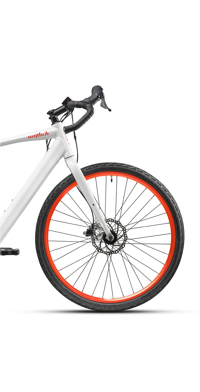 Produktfoto eines weißen E-Gravel-Bike von Wittich Bikes  von Sebi Ruthe – Corporate Design von Neue Identität, Bielefeld.