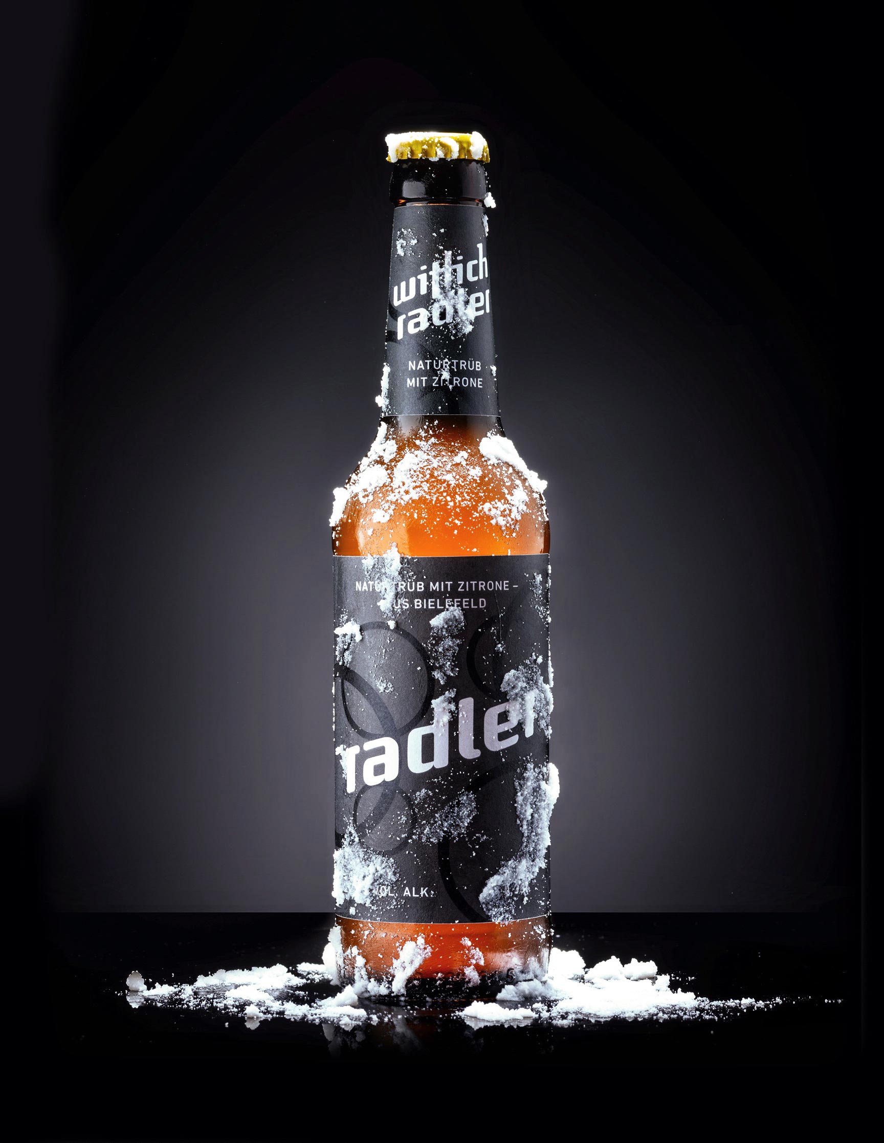 Eisgekühlte Radler-Flasche mit Wittich Branding – Packaging Design und Markeninszenierung für Wittich Bikes von Neue Identität Bielefeld