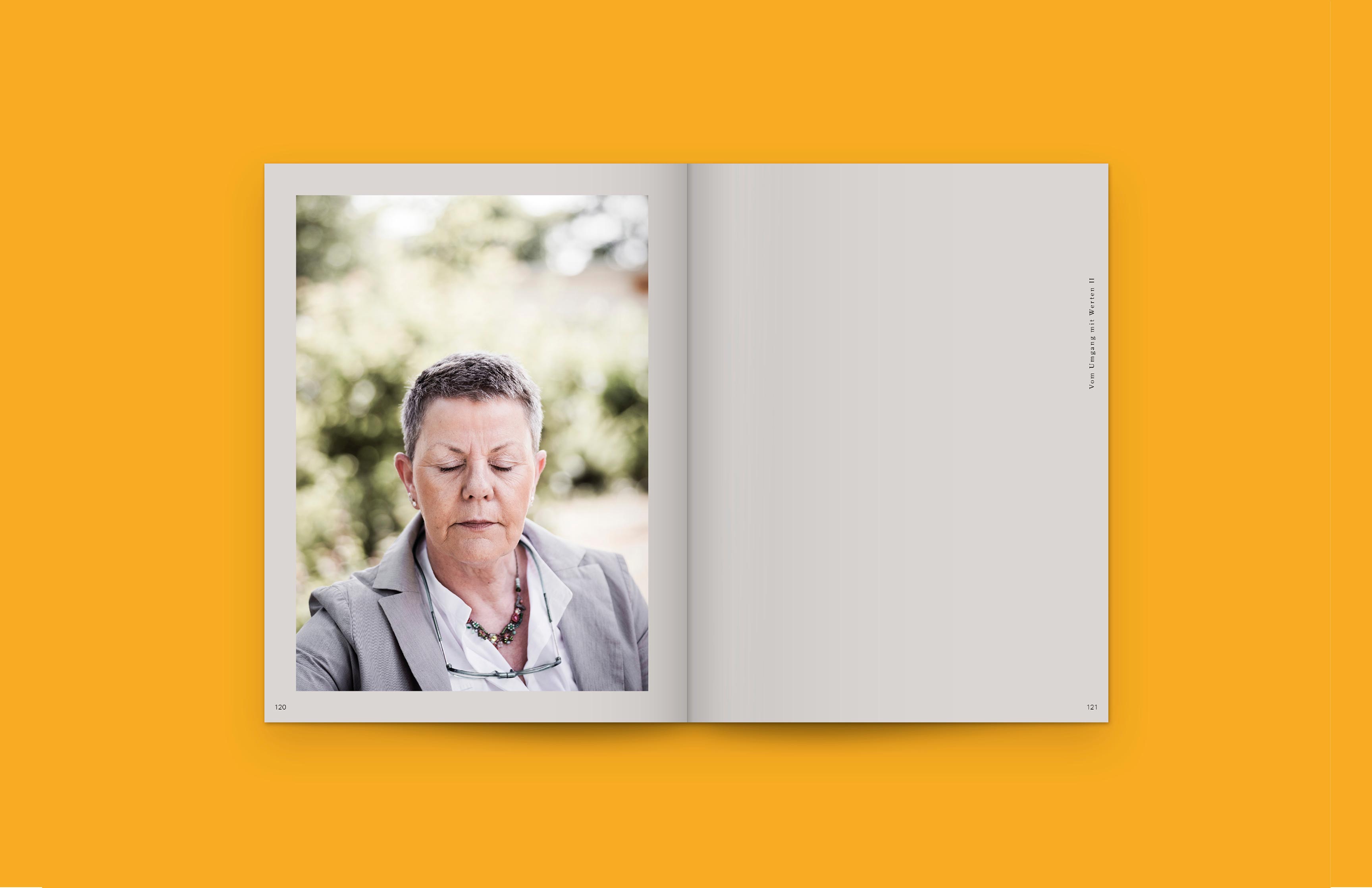 Detailansicht, Doppelseiten Wertebuch Konzept – 
Kommunikationsdesign für Wortmann & Partner von Neue Identität Bielefeld.